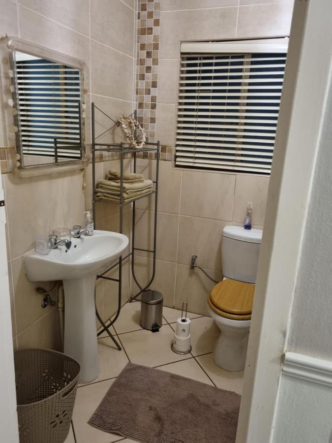 @Home Guest House Zeerust Extérieur photo