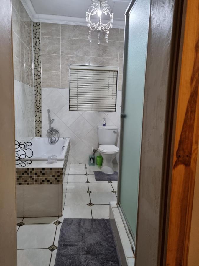 @Home Guest House Zeerust Extérieur photo
