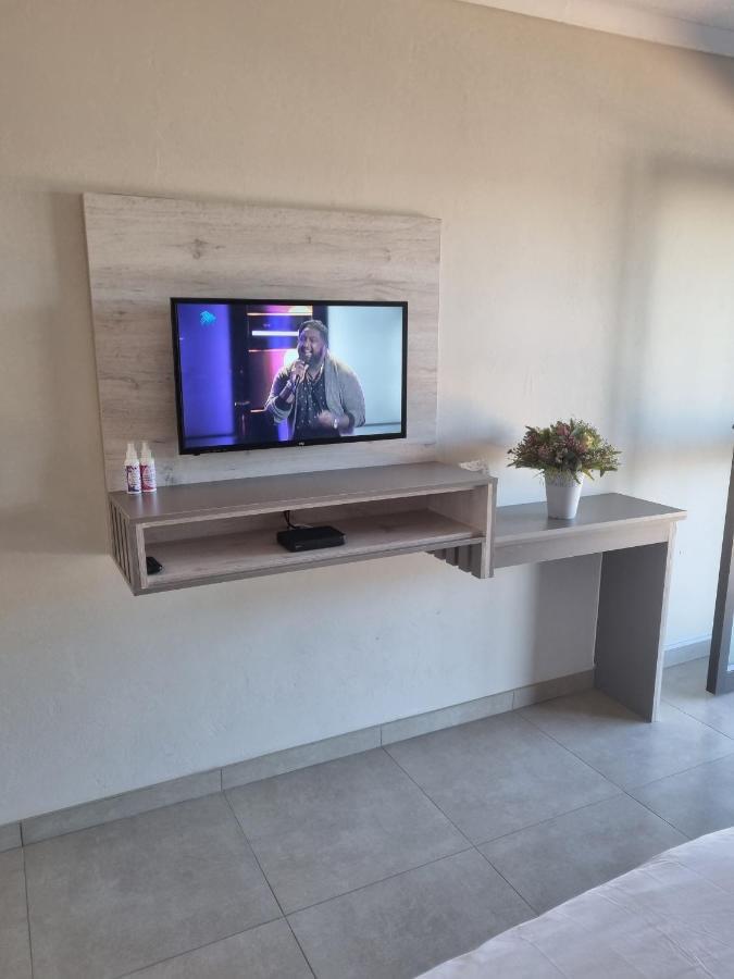 @Home Guest House Zeerust Extérieur photo