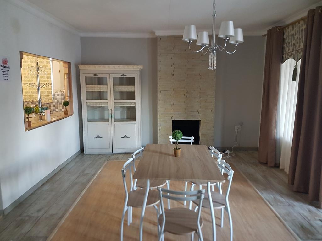 @Home Guest House Zeerust Extérieur photo