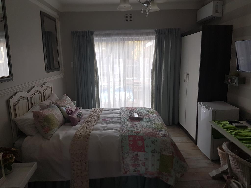 @Home Guest House Zeerust Extérieur photo