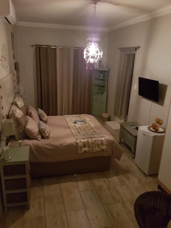 @Home Guest House Zeerust Extérieur photo
